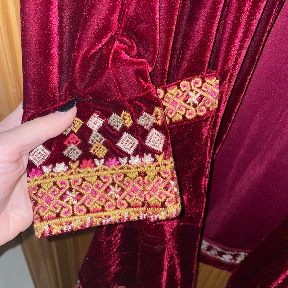 Paparazzi deep red “Bordeaux” velvet open jacket S perfect for the holidays NWT - Picture 3 of 4